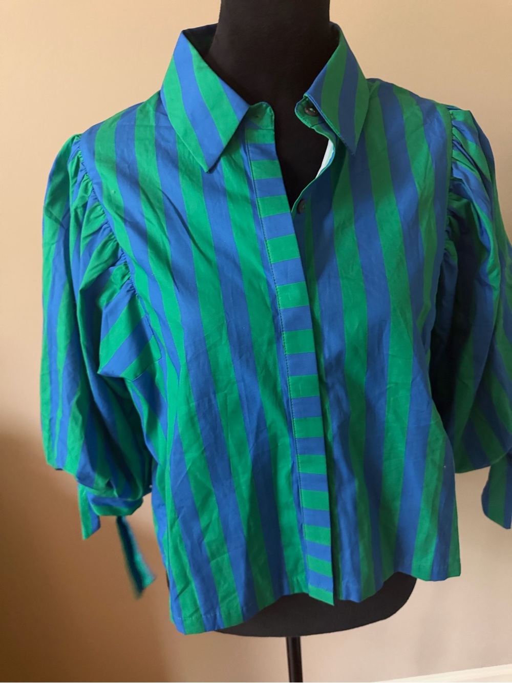 entro NEW w/Tags Green and Blue Striped Button Tie Short Sleeve Top MED
